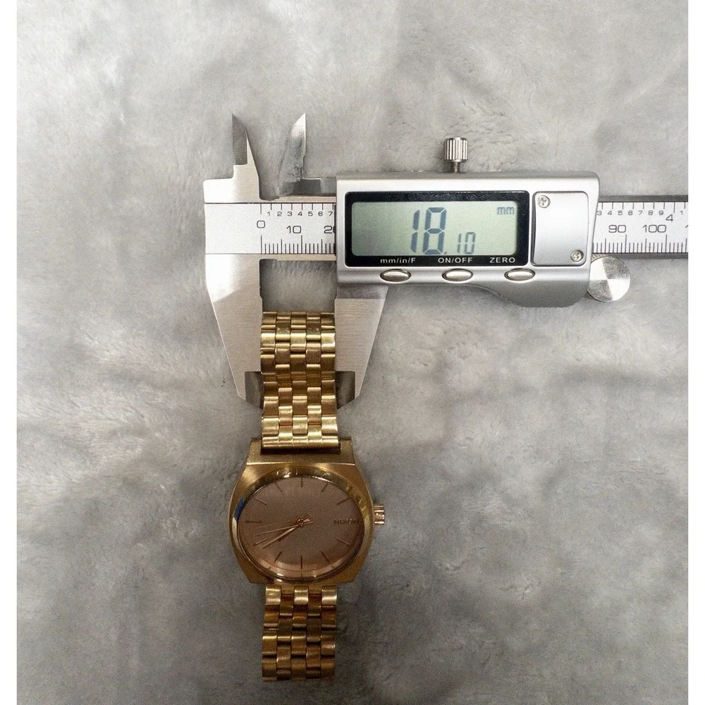 Nixon time teller